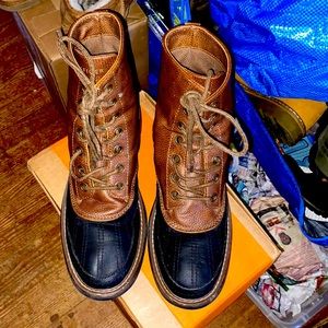 TOMMY HILFIGER MEN DUCK BOOTS SZ 9.5